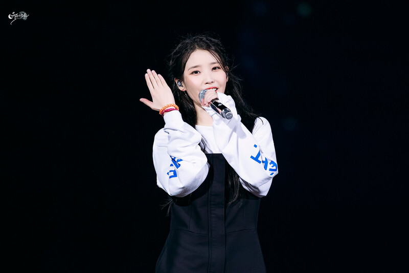 220917 IU - 'The Golden Hour' Concert documents 12