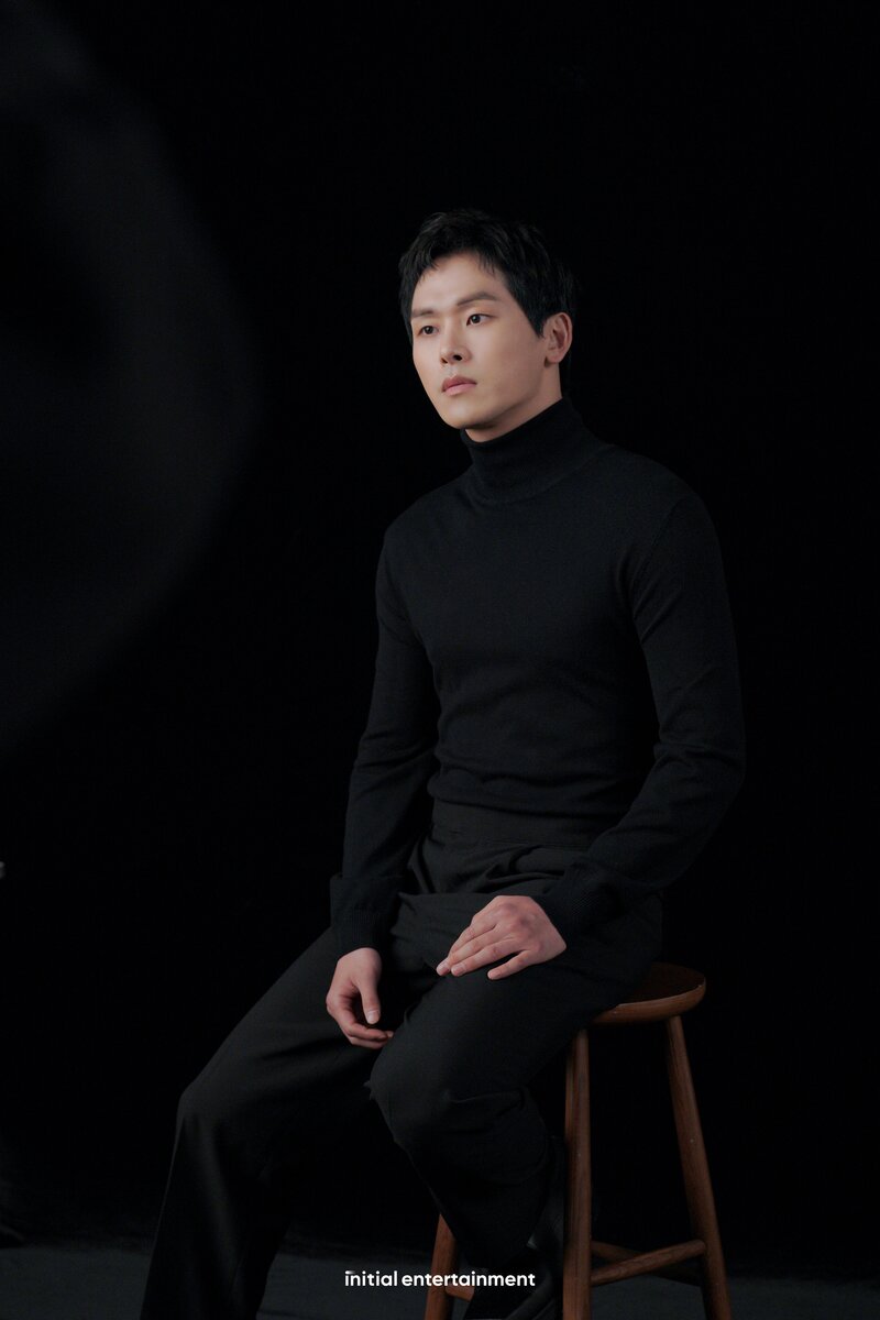 230407 - Naver - Initial Entertainment - Hoya Behind Photos documents 2