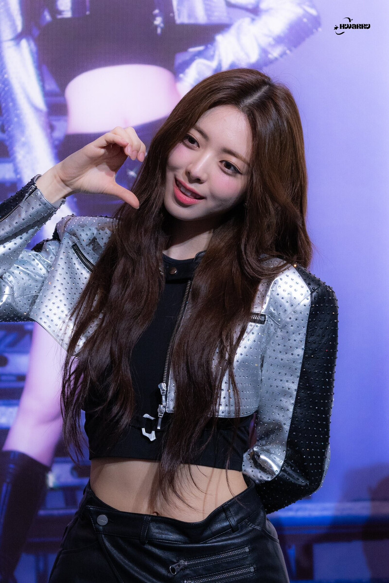 240809 ITZY Yuna - Press Event in Hong Kong documents 10