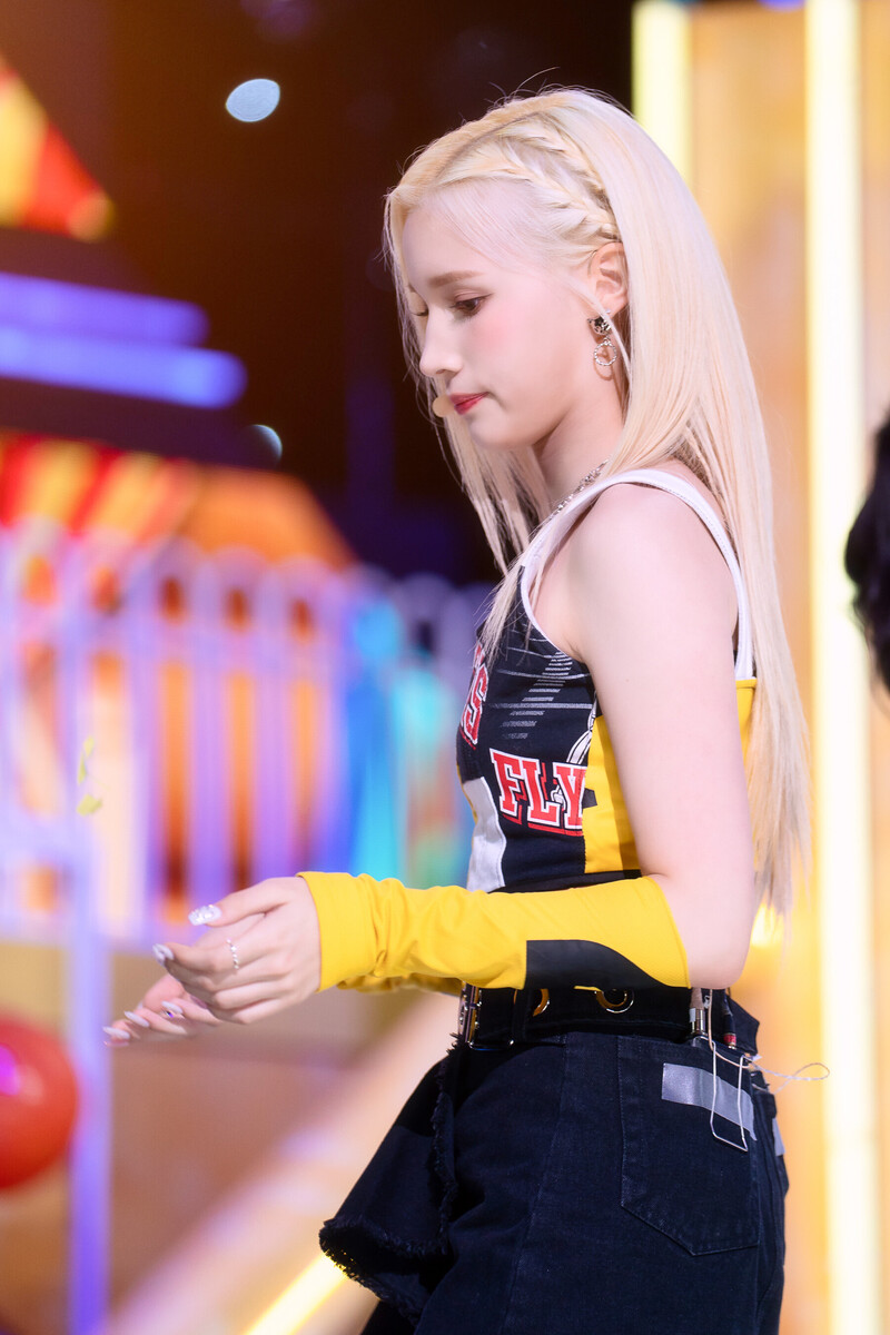 220703 Kep1er Bahiyyih 'Up!' at Inkigayo documents 13