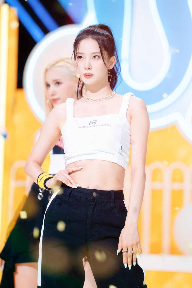 220703 Kep1er Yujin 'Up!' at Inkigayo documents 1