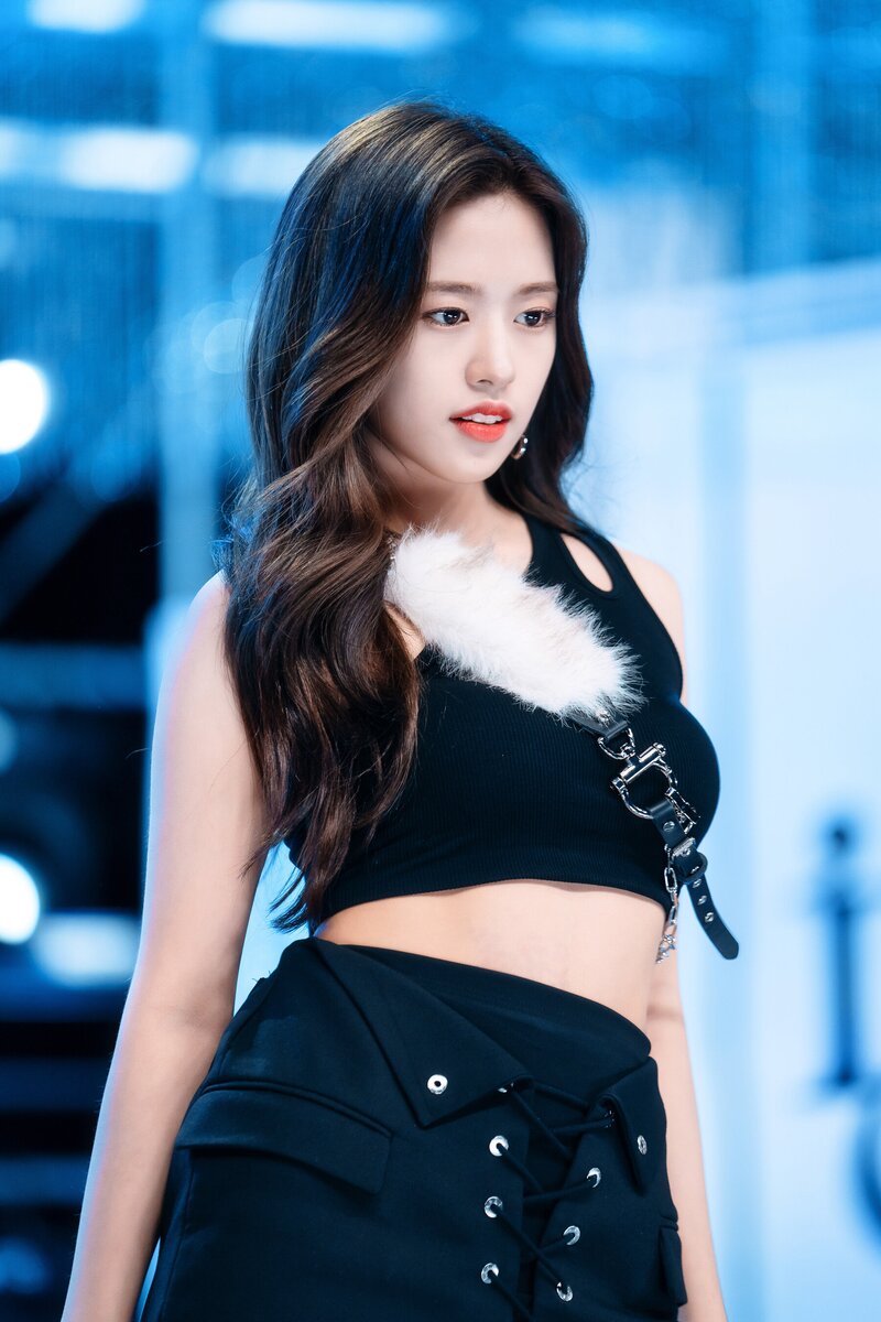 220828 IVE Yujin - 'After Like' at Inkigayo documents 7