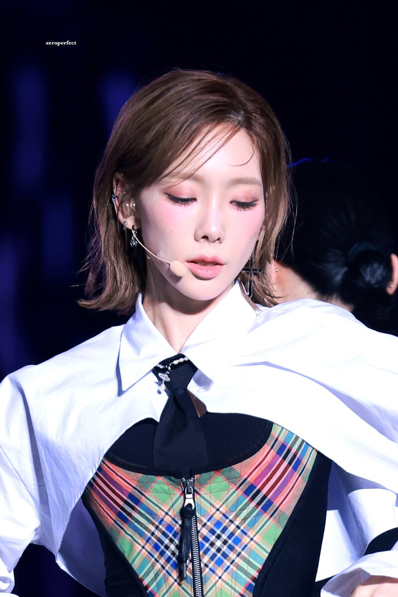 22820 Taeyeon at SMTOWN LIVE 2022: SMCU EXPRESS documents 4