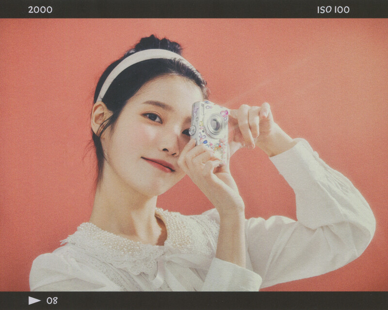 IU - 5th Official ‘UAENA’ Fanclub Kit [SCANS] documents 1