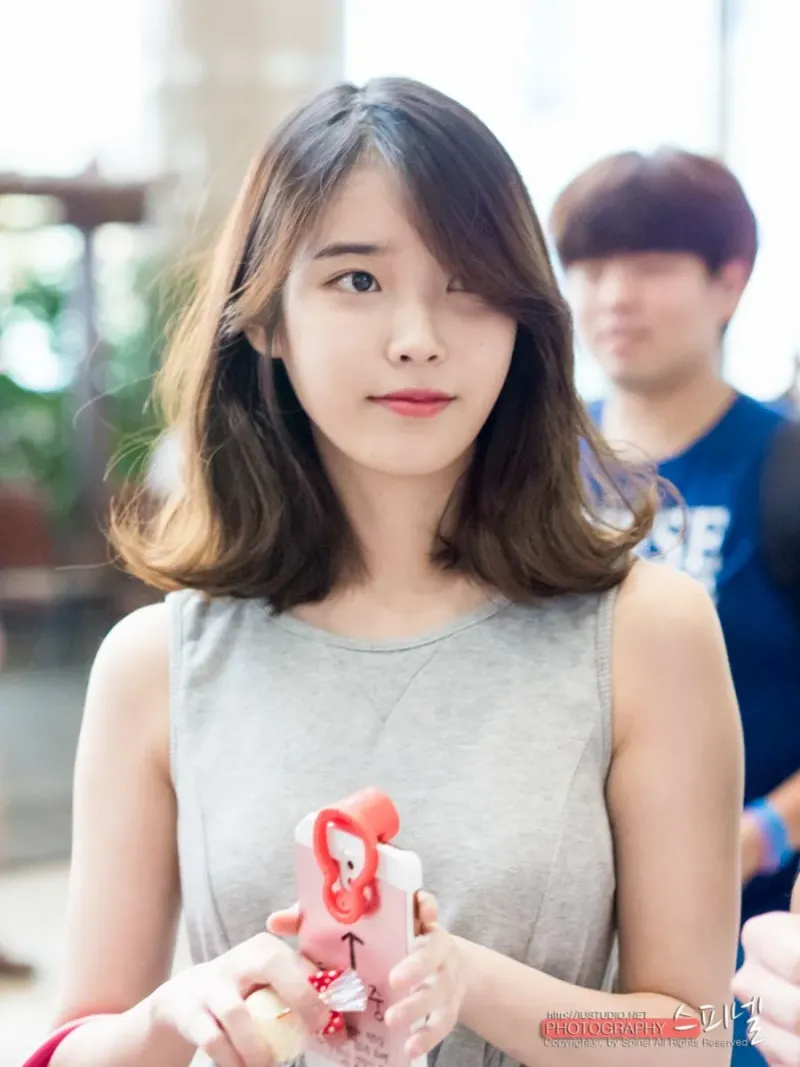 140613 김포공항 출국 아이유 직찍 by 스피넬-9.jpg