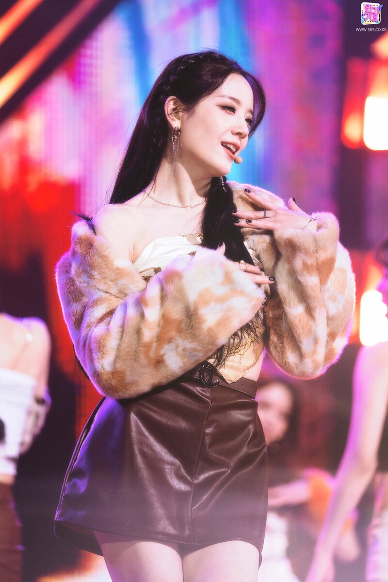 220130 fromis_9 Gyuri - 'DM' at Inkigayo documents 3