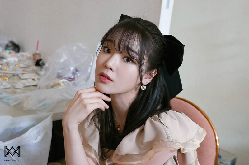 220412 WM Naver Post - OH MY GIRL "Real Love" Jacket Shoot documents 18