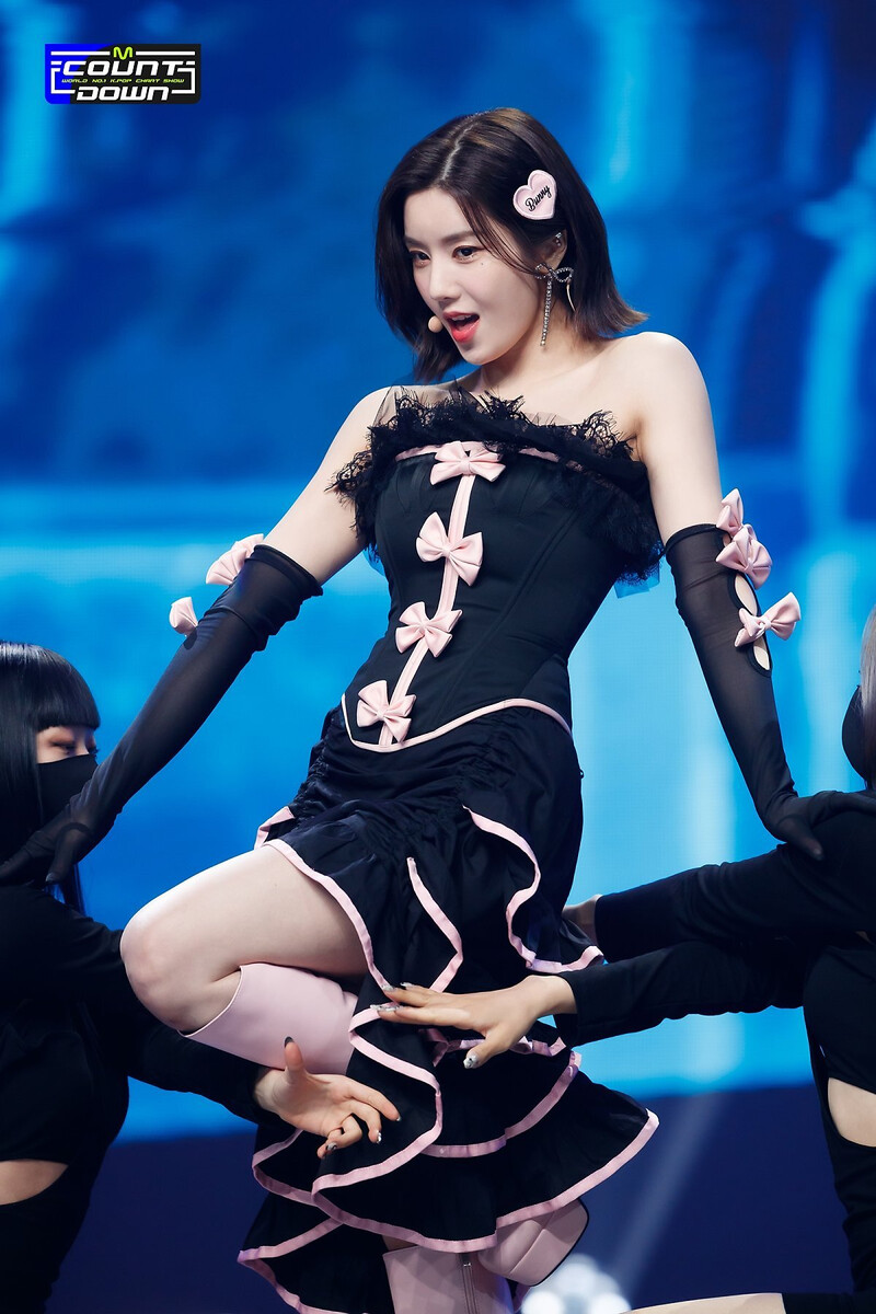 220421 Kwon Eunbi - "Glitch" at M Countdown documents 3