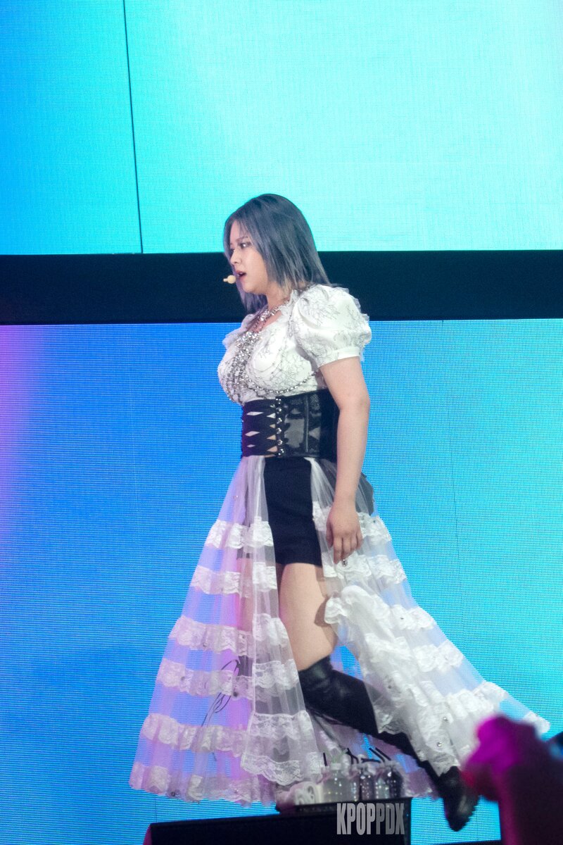 220514 TWICE Jeongyeon - 4th World Tour ‘Ⅲ’ Encore in Los Angeles Day 1 documents 3