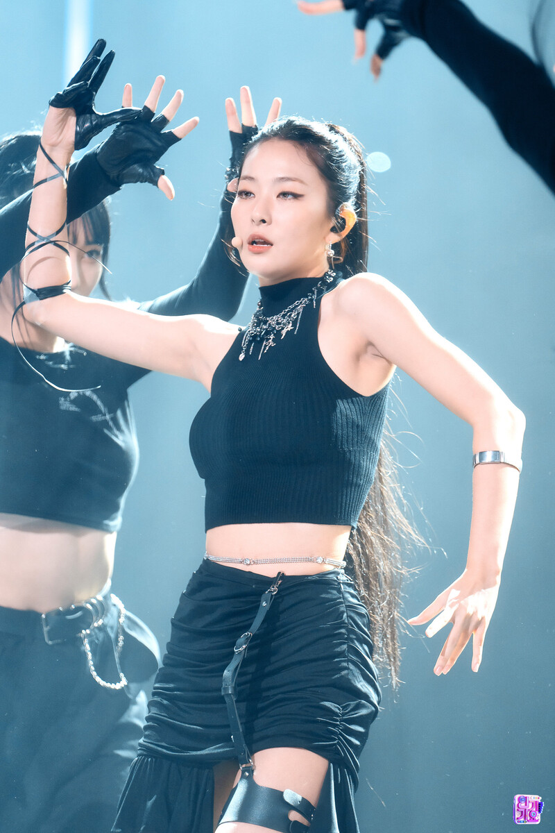 221016 Red Velvet Seulgi - ‘28 Reasons’ at Inkigayo documents 12