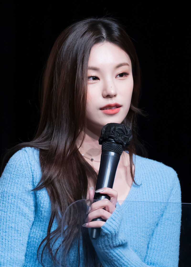 230102 ITZY Yeji documents 12