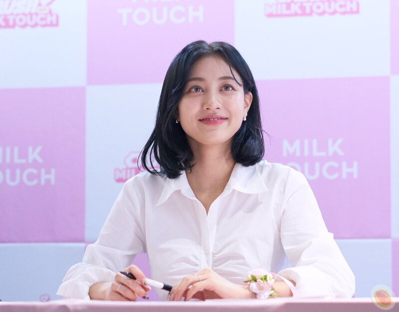 230401 TWICE Jihyo - Milk Touch Pop-up Store Event documents 7