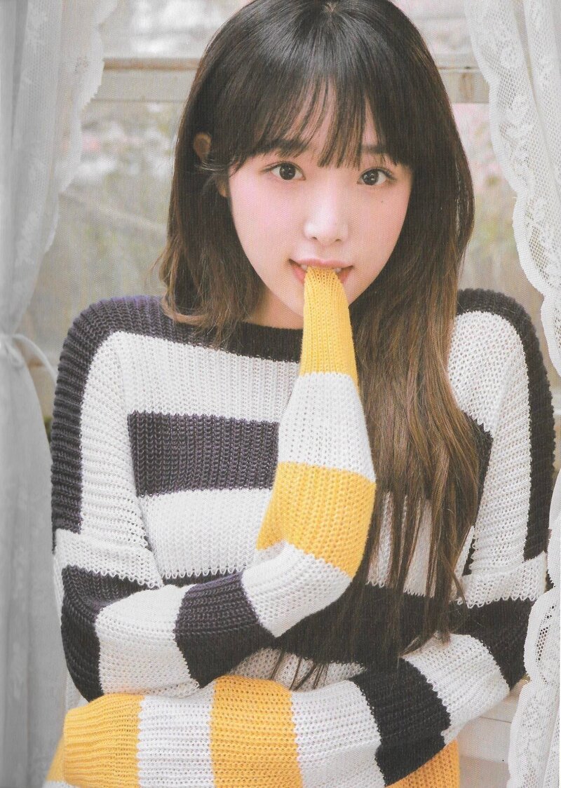 Choi Yena "About Yena" Photobook [SCANS] documents 12
