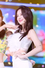 220710 fromis_9 Gyuri 'Stay This Way' at Inkigayo