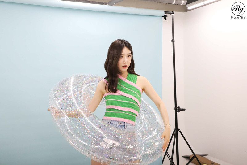 220727 Brave Naver Post - Brave Girls - 'Vanity Teen' Photoshoot documents 17