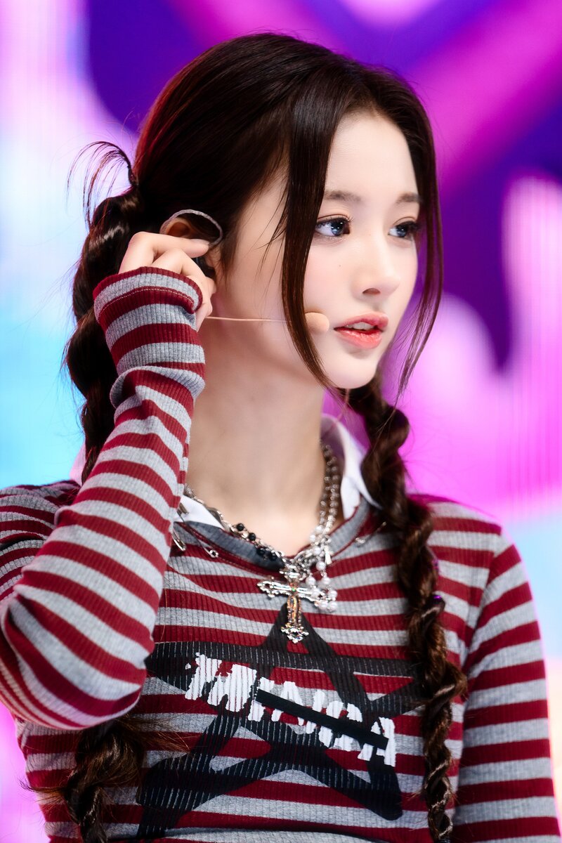 230326 NMIXX Sullyoon - 'Love Me Like This' at Inkigayo documents 4