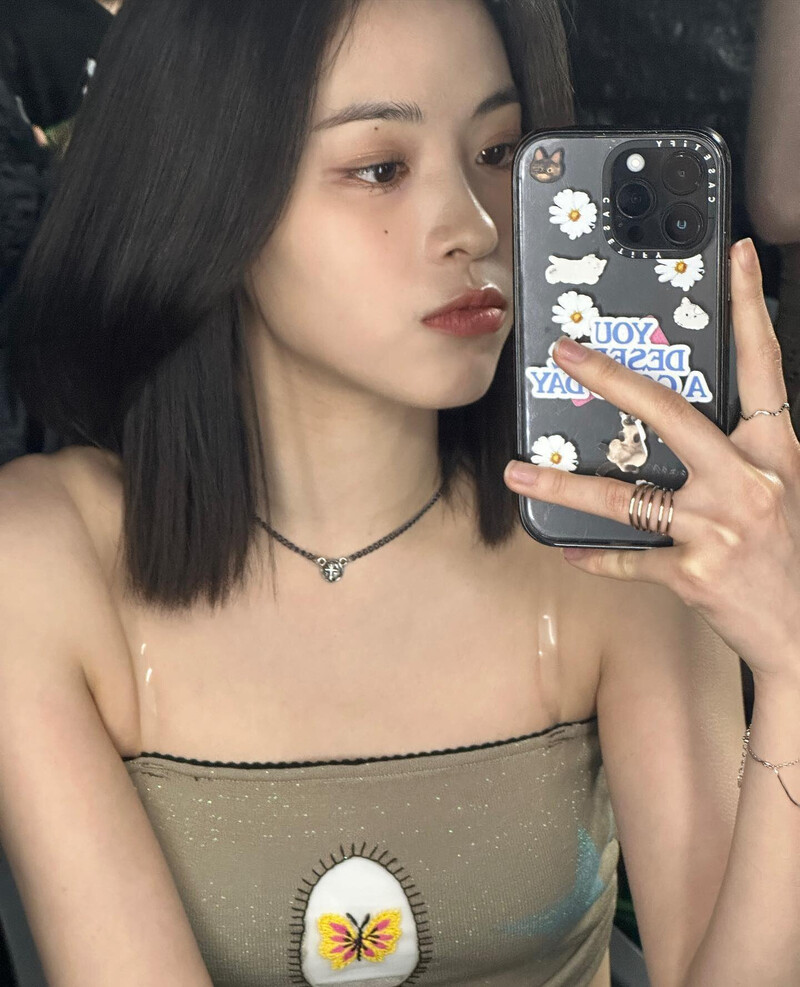 230526 ITZY Instagram Update - Ryujin documents 3