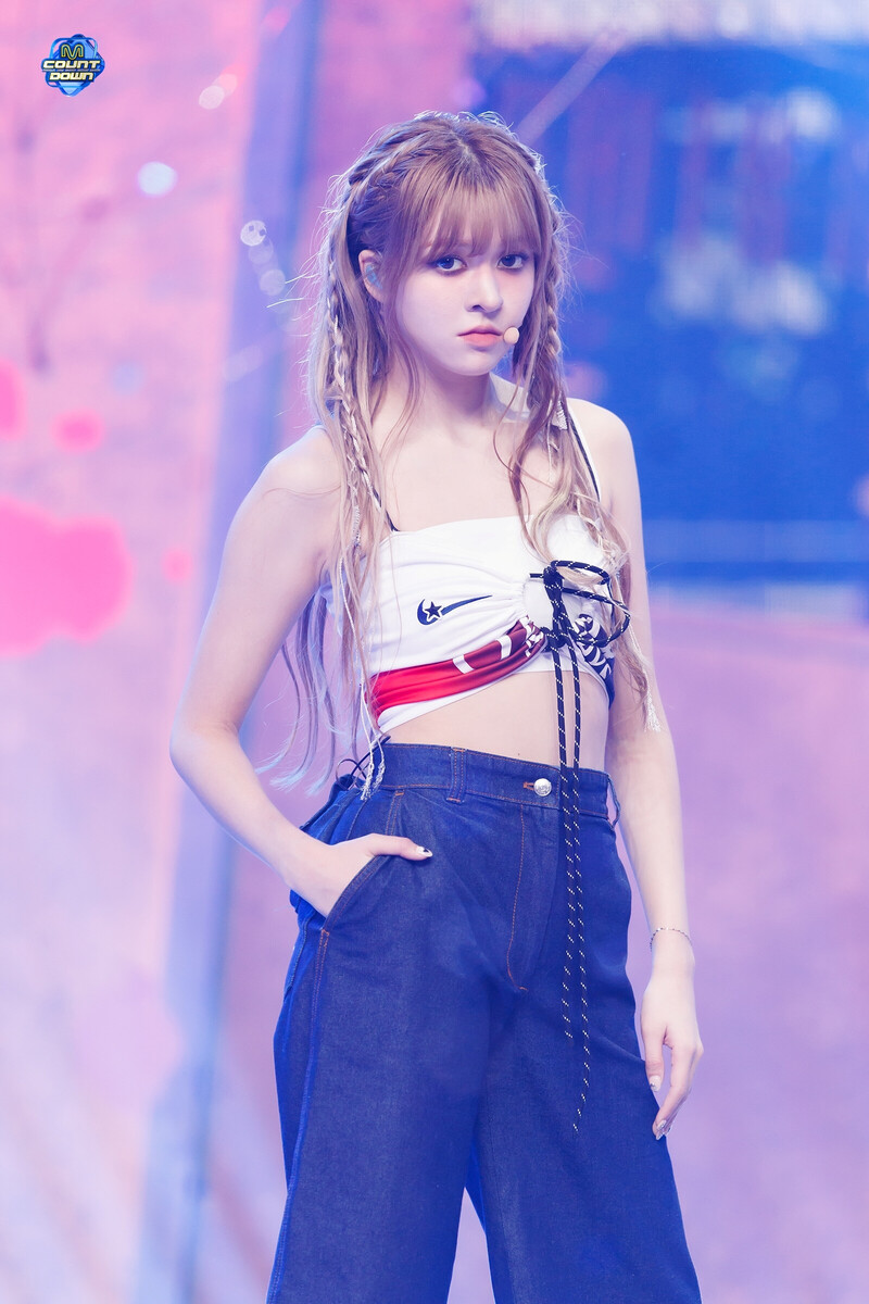 240822 NMIXX Lily - 'See that?' + 'Love is Lonely' at M Countdown documents 4