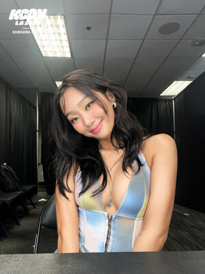 240731 KCON USA X Update with Hyolyn - Greenroom Selfie