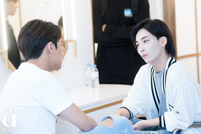 161116 SEVENTEEN for MBC Every1 'StarShow 360' preparation [Dispatch] - Jeonghan documents 7