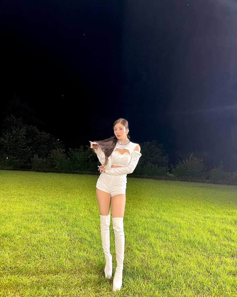 220908 Kwon Eunbi Instagram Update documents 5