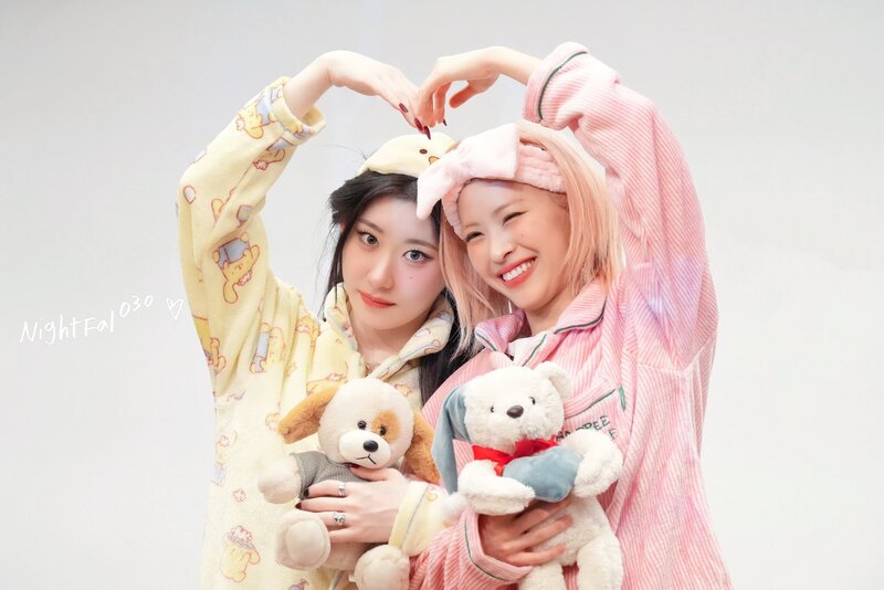 240114 ITZY Chaeryeong and Ryujin - Soundwave Fansign Event documents 3