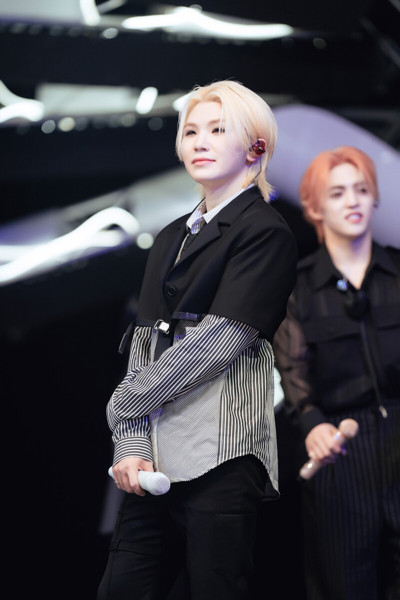 240512 SEVENTEEN Woozi - 'MAESTRO' at Inkigayo documents 2