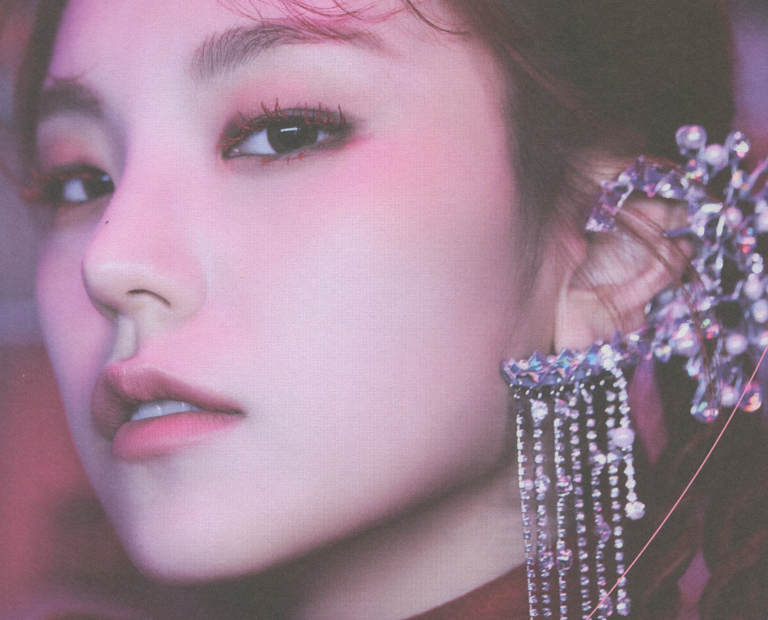 ITZY 'GUESS WHO' Album [SCANS] | kpopping