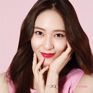 160509 Etude House Instagram Update with Krystal