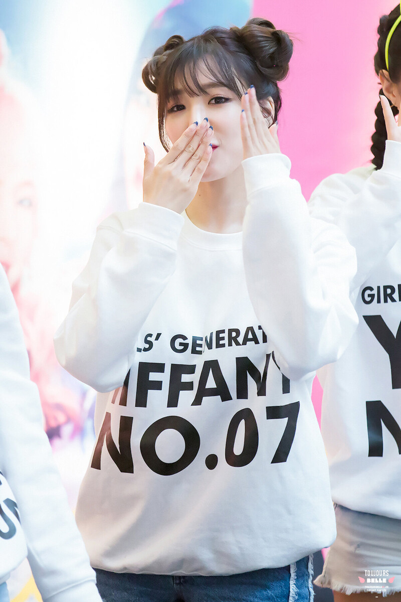 170813 Girls' Generation Tiffany at 10th Anniversary fansign documents 7