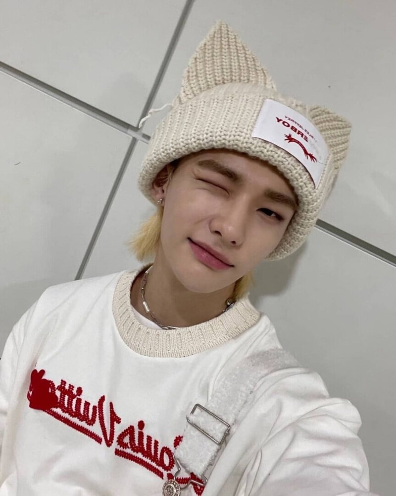 220101 Stray Kids Hyunjin Instagram Update documents 2