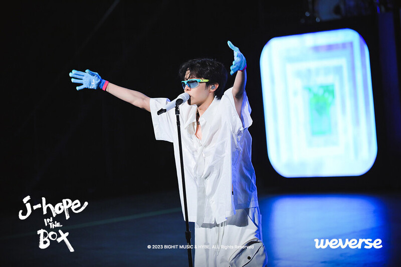 230124 BTS Weverse Update - [j-hope IN THE BOX] Official Photo 1 documents 3
