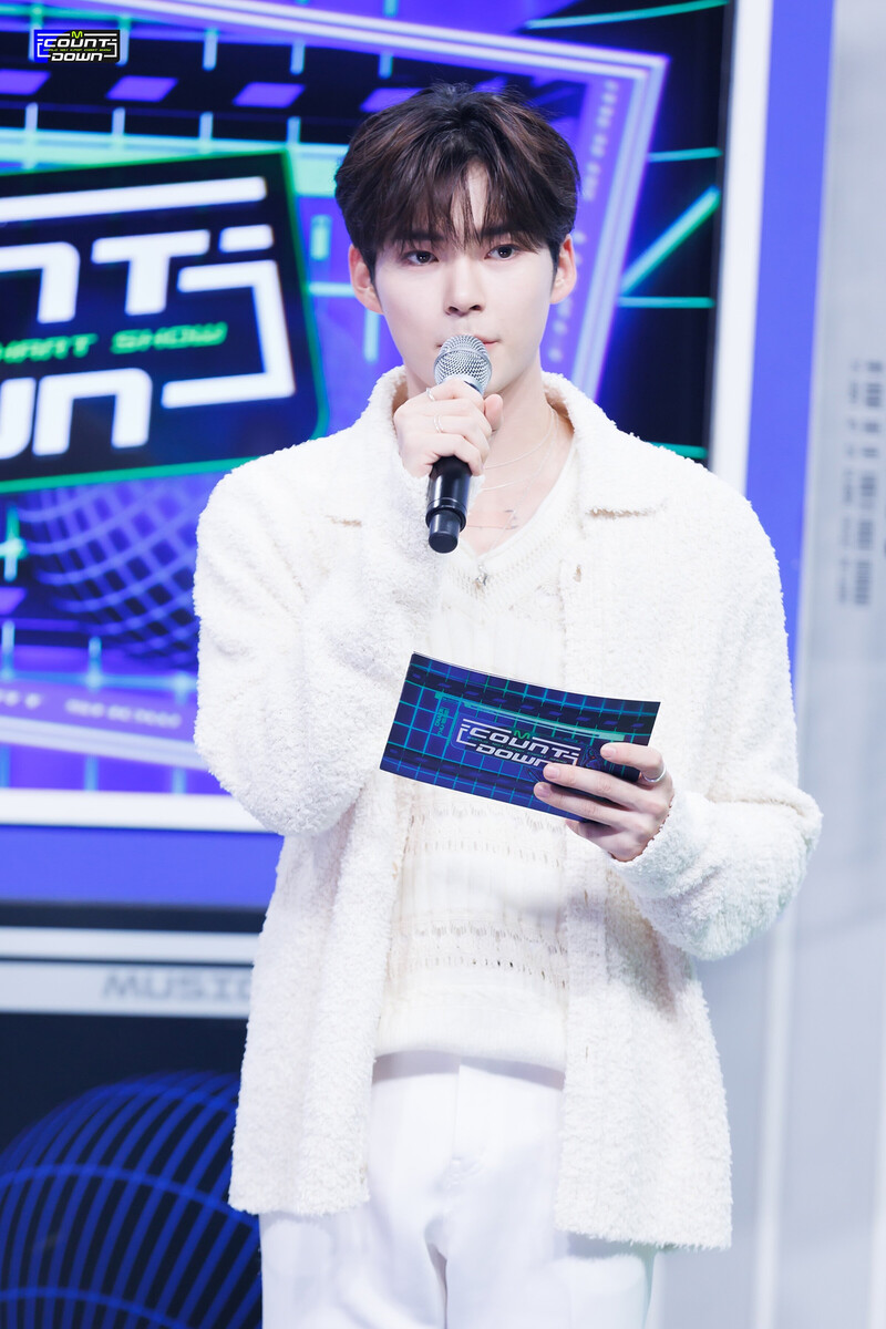 2321116 MC Hanbin at M Countdown documents 6