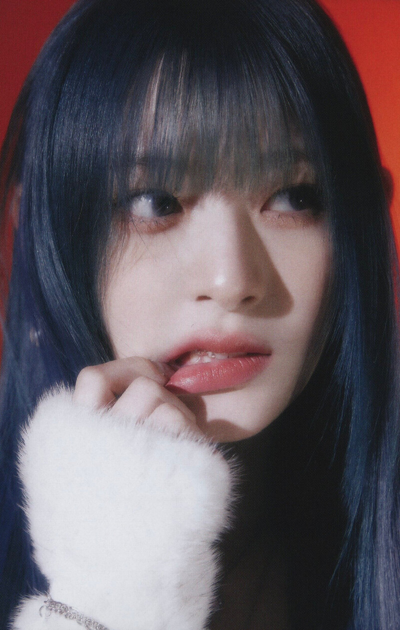 STAYC - Japan 3rd Single 'LIT' (Scans) documents 2