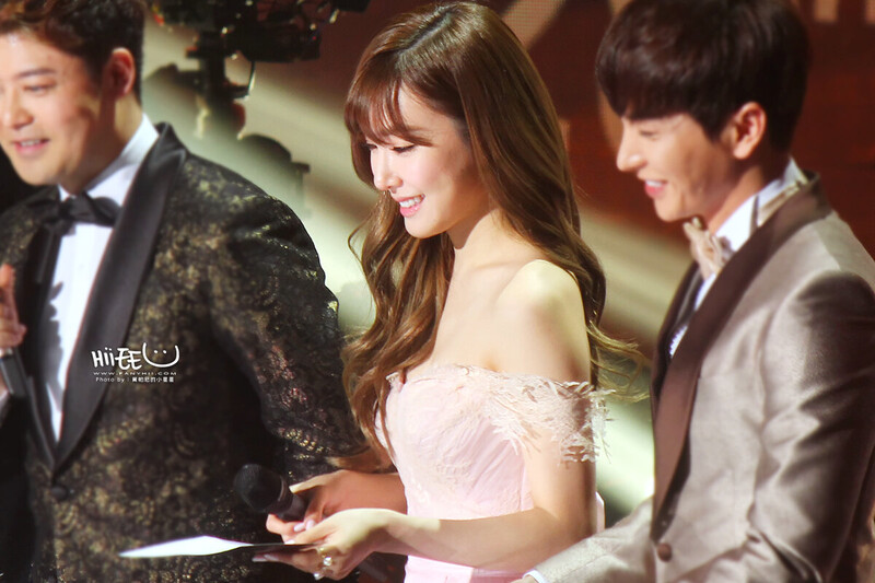 150115 Girls' Generation Tiffany at Golden Disk Awards documents 6