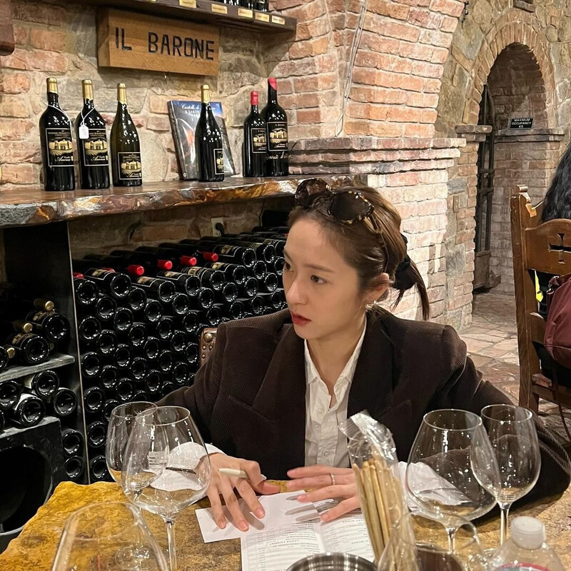 240419 vousmevoyez Instagram Update - KRYSTAL JUNG documents 4