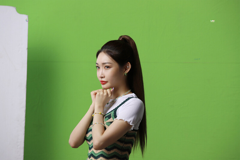 210730 MNH Naver Post - Chungha's Gelato Factory CF Behind documents 13