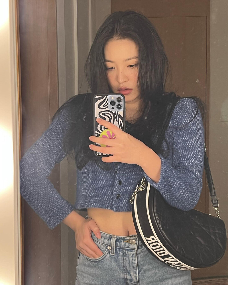220106 Red Velvet Yeri Instagram Update documents 9