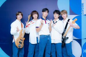 221023 SBS Twitter Update - N.FLYING at INKIGAYO Photowall