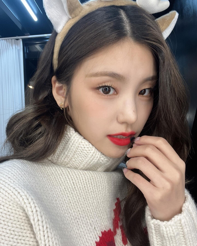 211220 ITZY Instagram Update - Yeji documents 3