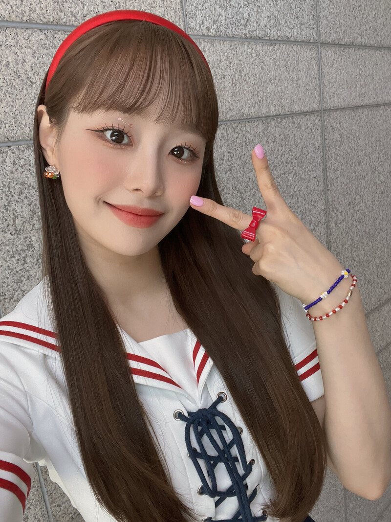 220703 LOONA Twitter Update - Chuu documents 2