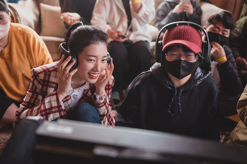 220710 SOOP Naver Post - Bae Suzy - 'Anna' Behind the Scenes documents 4