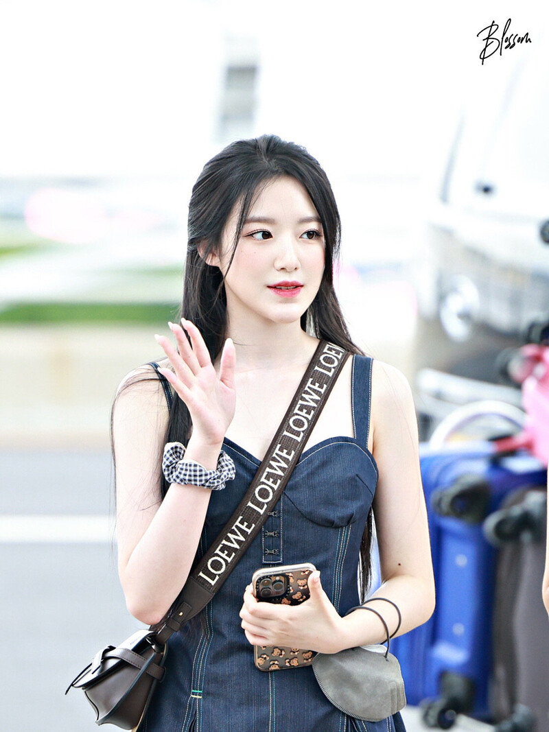 220819 (G)I-DLE Shuhua Incheon Airport Departure documents 3