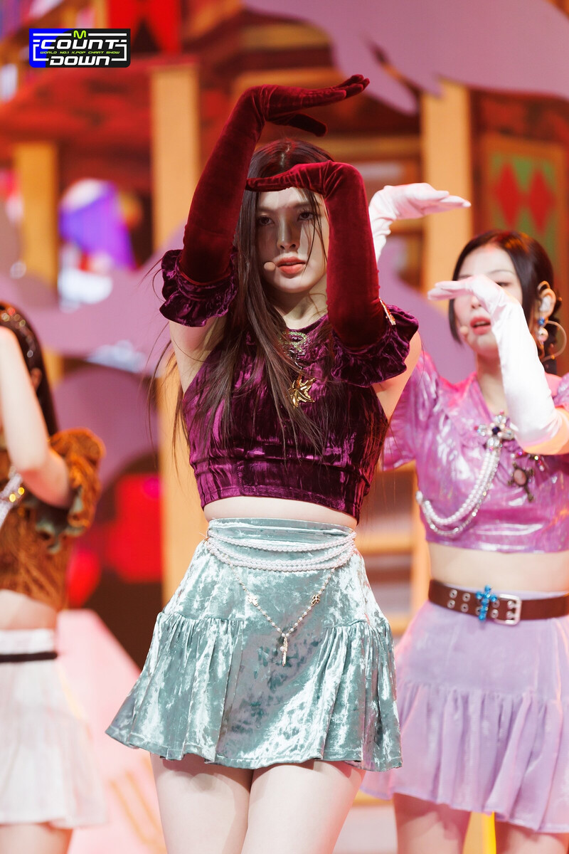 220922 NMIXX Bae - 'DICE' & 'COOL (Your rainbow)' at M COUNTDOWN documents 2