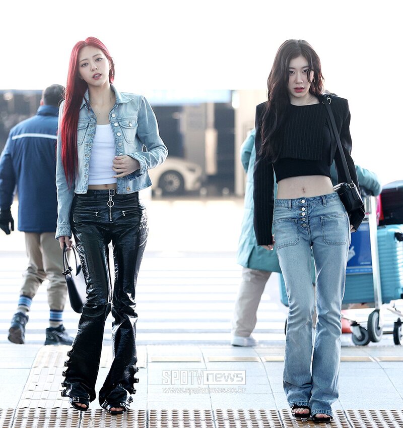 240226 - ITZY at Incheon International Airport documents 8
