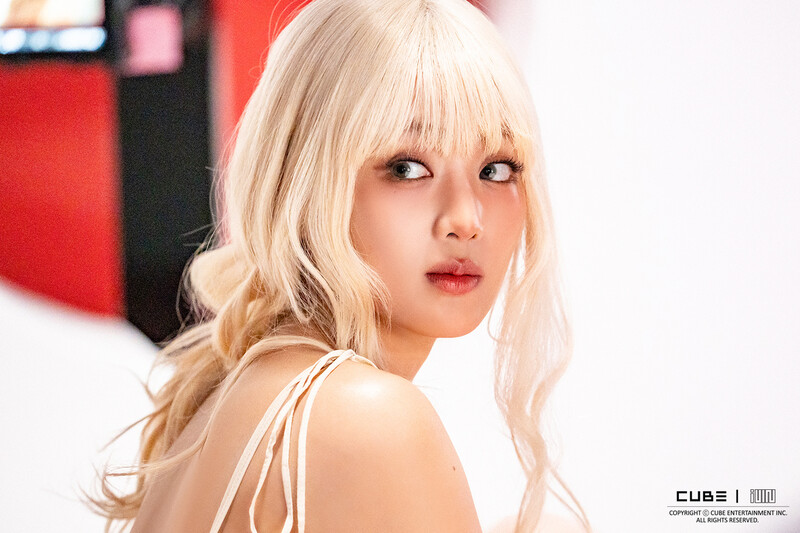 MINNIE 'Blind Eyes Red' MV - Behind Photos documents 21