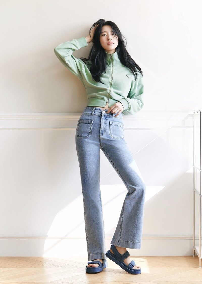 Bae Suzy for GUESS 2022 SS Collection "Denim Of The Day" documents 9