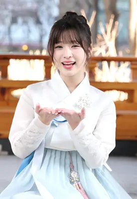 250128 Billlie HARUNA -News1 interview pics - Lunar New Year Greetings