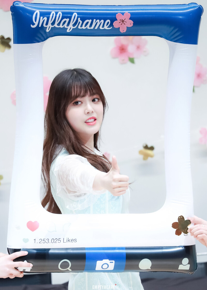 180415 Weki Meki Suyeon at Bundang 'Lucky' Fansign documents 2