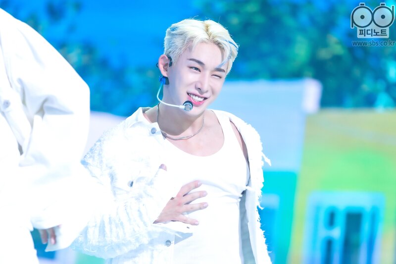 210923 WONHO Performing "24/7" & "BLUE" | SBS Inkigayo PD Note Update documents 6